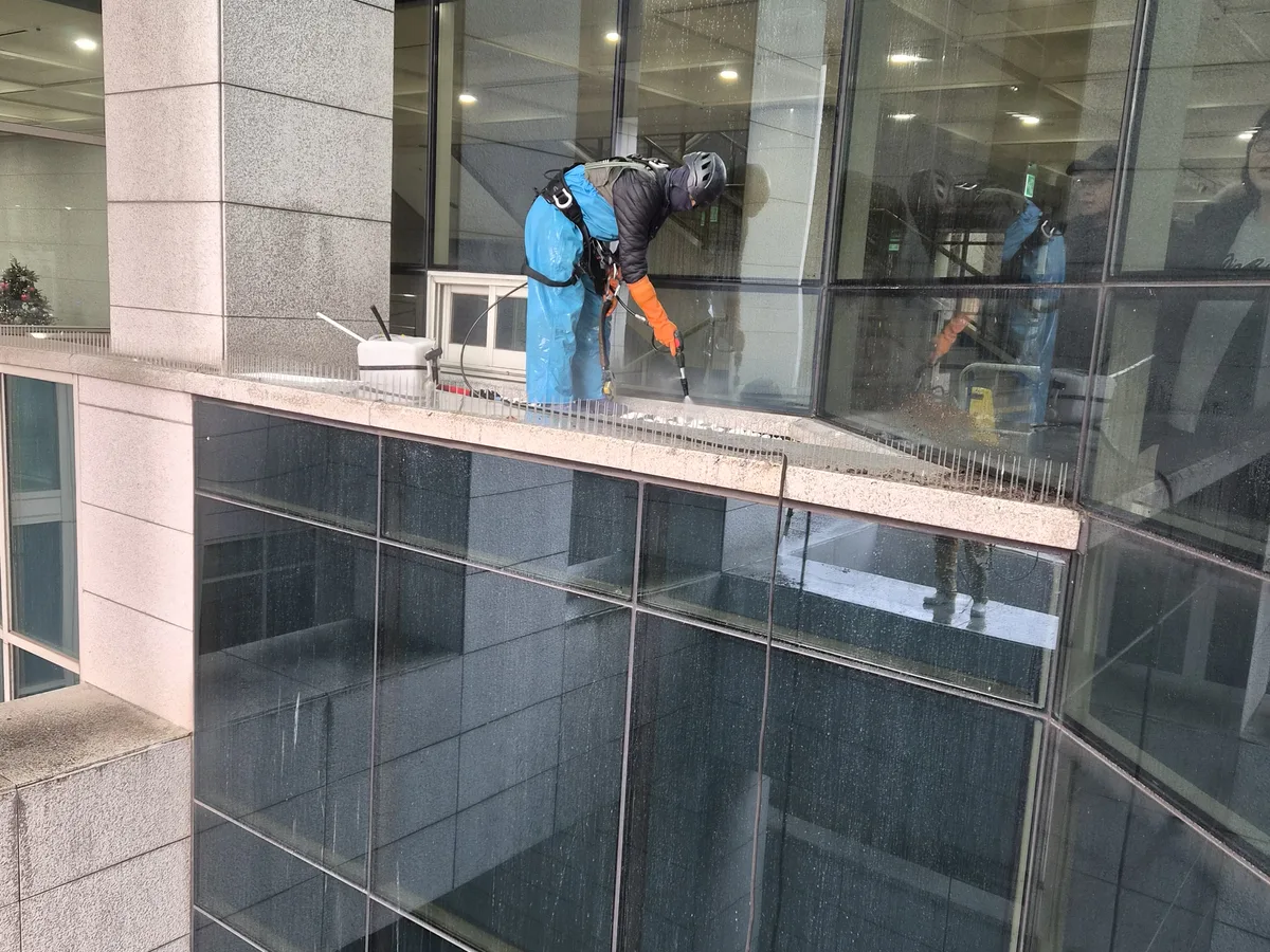 청주시 상당구 가덕면 건물 복도·대기 동선 야간 위생청소 사례 - 행진크린