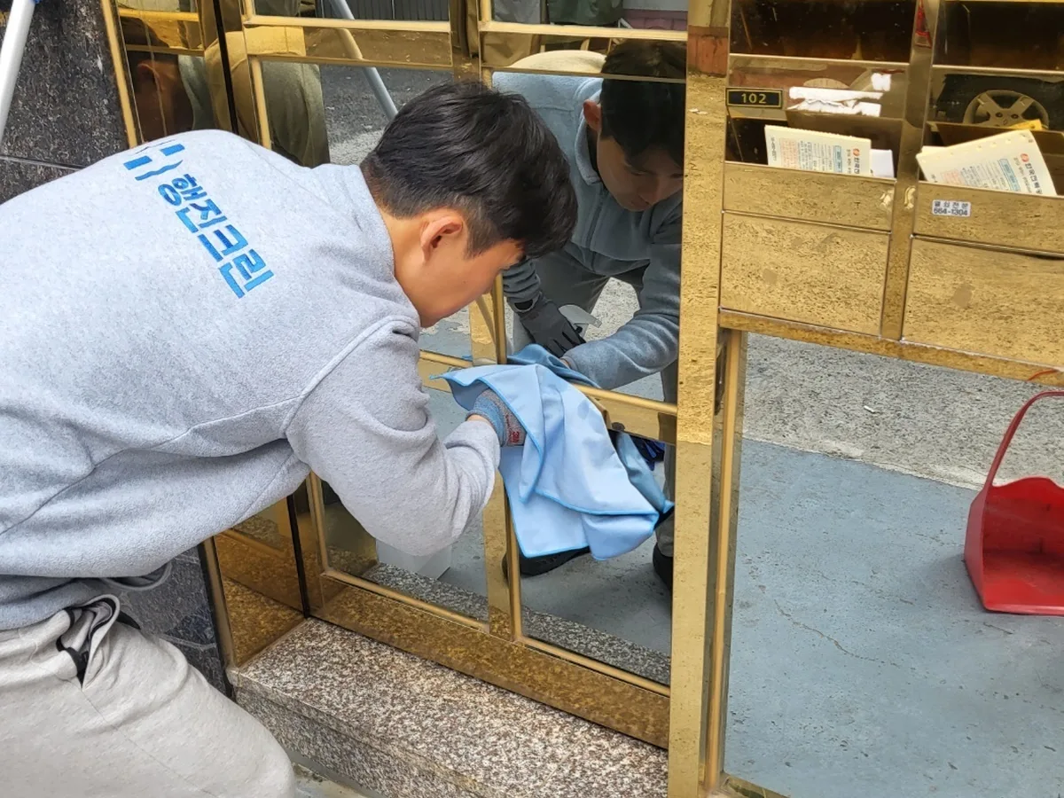 청주시 서원구 남이면 상가 난간·손잡이 계단실 위생청소 사례 - 행진크린