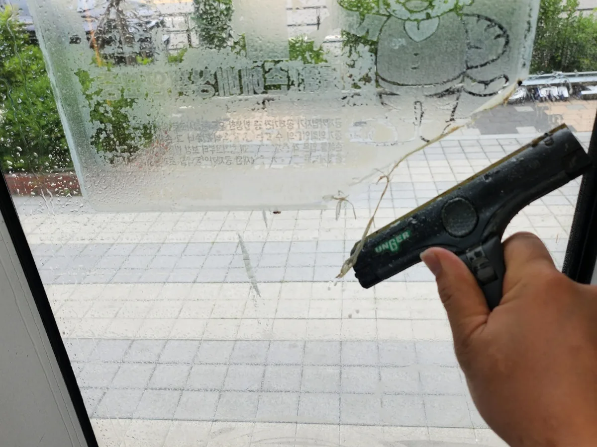 옥천군 동이면 현장 유리·새시 장비 주변 정밀 위생청소 사례 - 행진크린