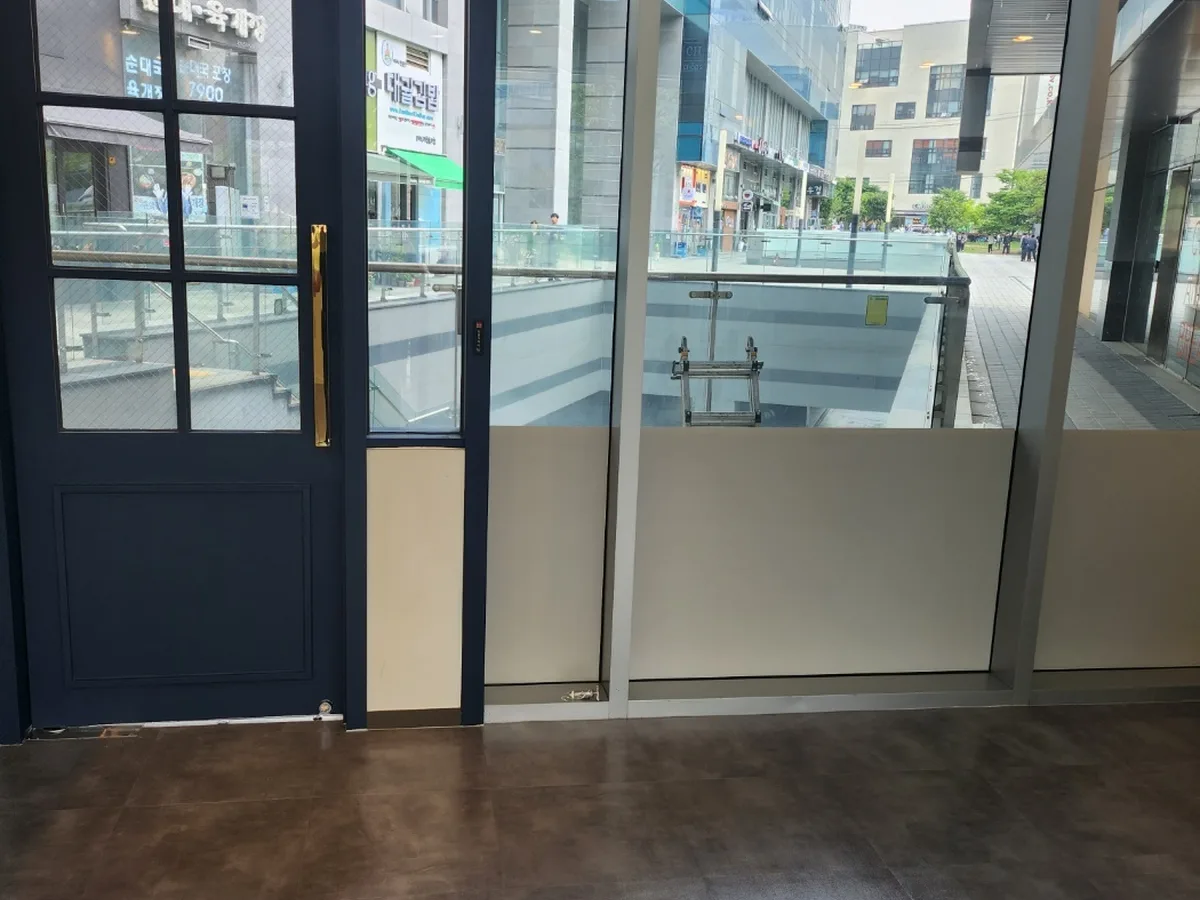 진천군 백곡면 사무실 마감재 파티션 구역 위생청소 사례 - 행진크린